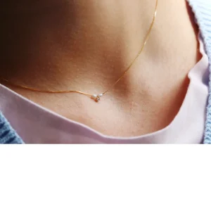 Fashion Delicato passo alle spalle delle parole. Necklace Necklaces