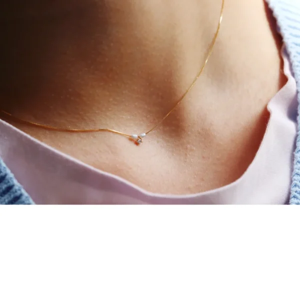Fashion Delicato passo alle spalle delle parole. Necklace Necklaces