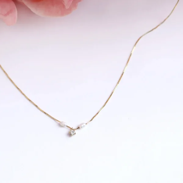 Fashion Delicato passo alle spalle delle parole. Necklace Necklaces