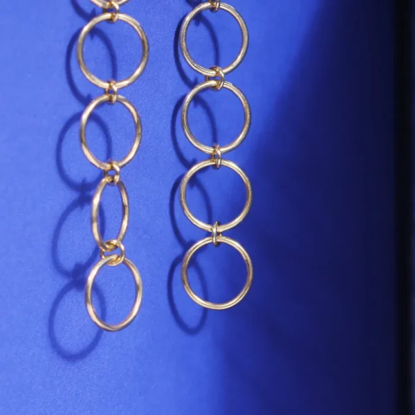 Hot Gli schiocchi di Anteros (empty circles). Single earring Earrings