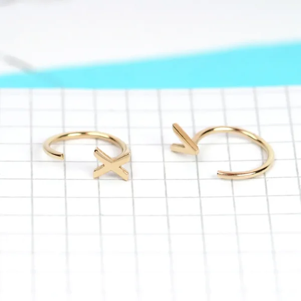 Discount Lettere in forma splendida. Single earrings Earrings