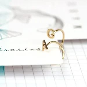 Discount Lettere in forma splendida. Single earrings Earrings