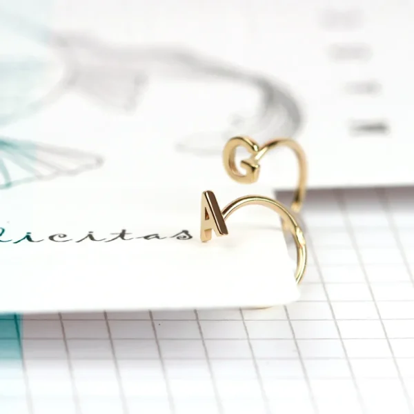 Discount Lettere in forma splendida. Single earrings Earrings