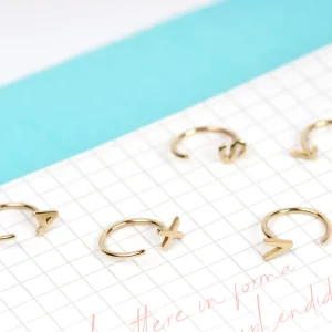 Discount Lettere in forma splendida. Single earrings Earrings