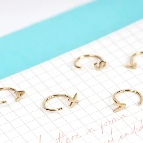 Discount Lettere in forma splendida. Single earrings Earrings