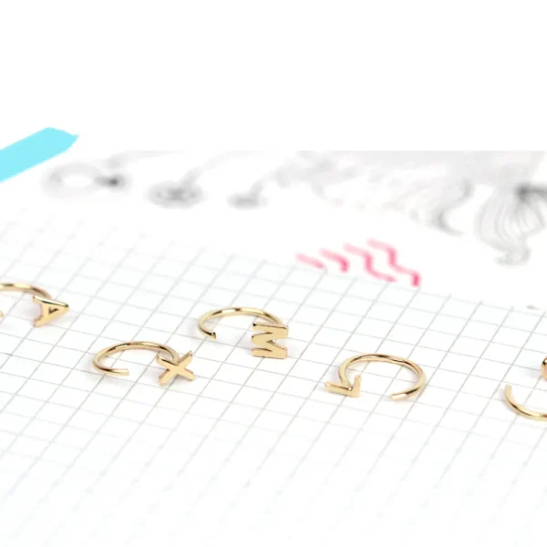 Discount Lettere in forma splendida. Single earrings Earrings