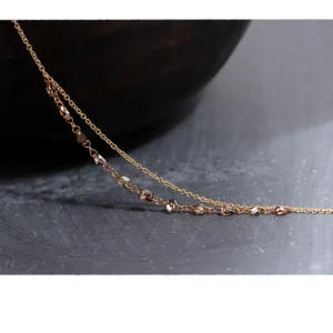 Fashion Màlà. Sospeso tra l’incantabile femminino e il merlo di Cernusco. Necklace Necklaces