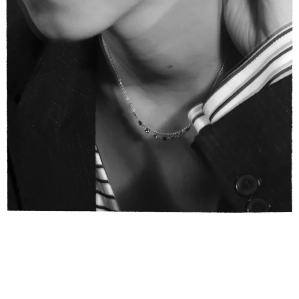 Fashion Màlà. Sospeso tra l’incantabile femminino e il merlo di Cernusco. Necklace Necklaces