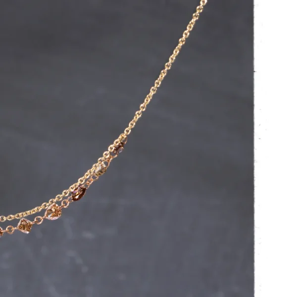 Fashion Màlà. Sospeso tra l’incantabile femminino e il merlo di Cernusco. Necklace Necklaces