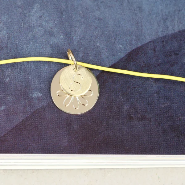 Fashion Puces. Round Gold Pendant Pendants | Customized Products