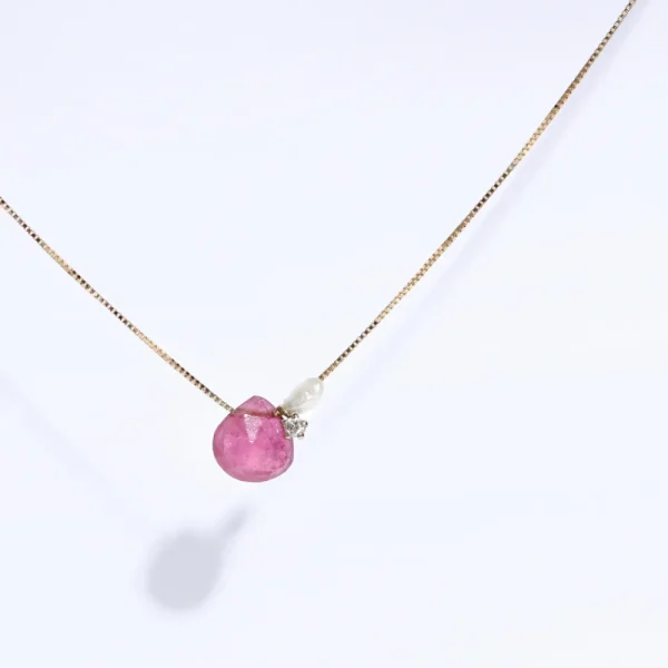 New Una leggera spinta dallo specchio. Necklace Necklaces