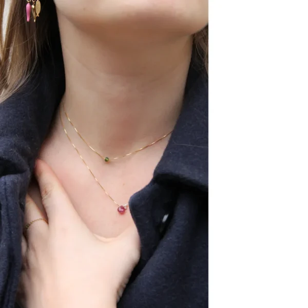 New Una leggera spinta dallo specchio. Necklace Necklaces