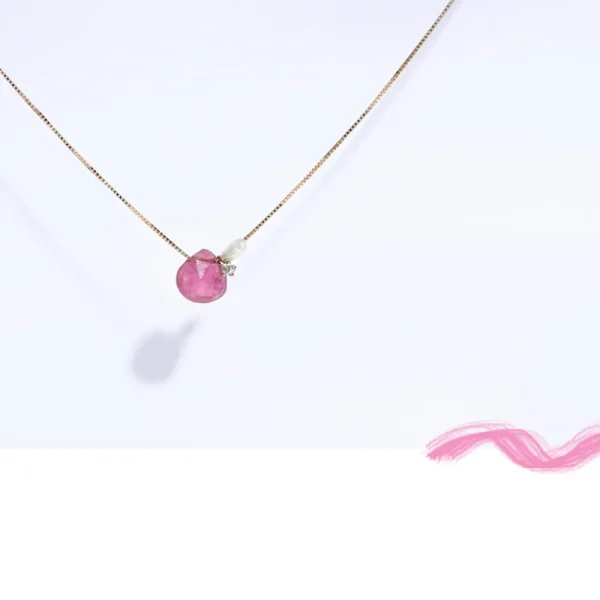 New Una leggera spinta dallo specchio. Necklace Necklaces