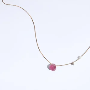 New Una leggera spinta dallo specchio. Necklace Necklaces