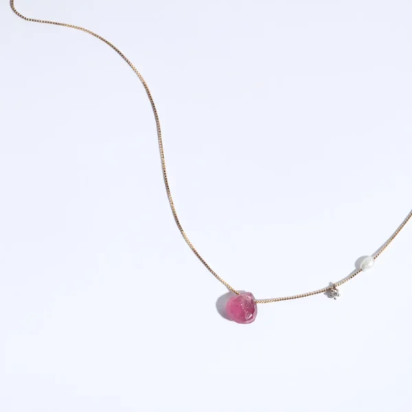 New Una leggera spinta dallo specchio. Necklace Necklaces