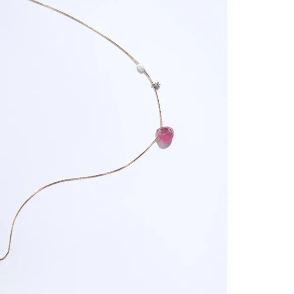 New Una leggera spinta dallo specchio. Necklace Necklaces