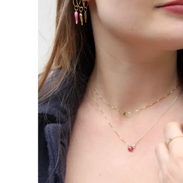 New Una leggera spinta dallo specchio. Necklace Necklaces
